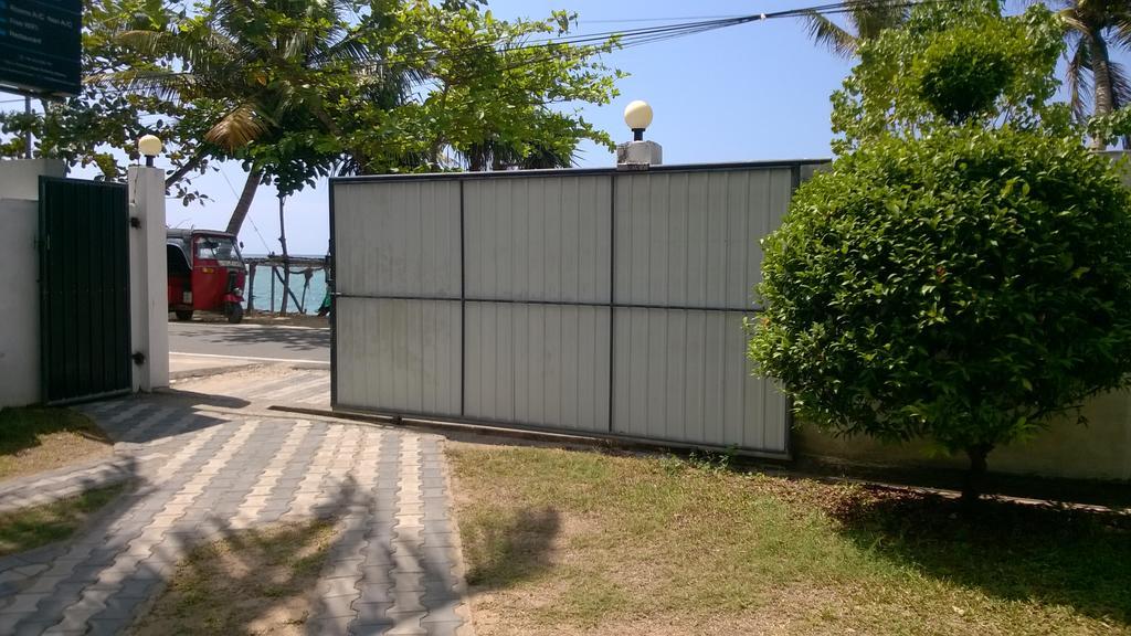 Polhena Coral Reef Resort Matara Bagian luar foto